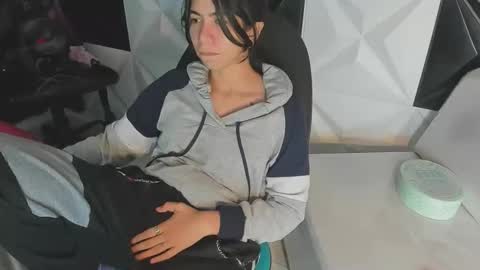 Snapshot of kelly_queenpussy chatting on October 15, 2025, 2:33 am KEY online show from October 15, 2025, 2:33 am