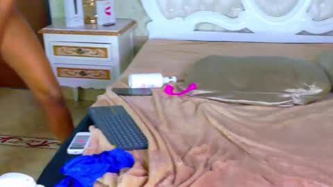 Snapshot of kelly_swift chatting on February 20, 2026, 6:26 am kelly_swift online show from February 20, 2026, 6:26 am