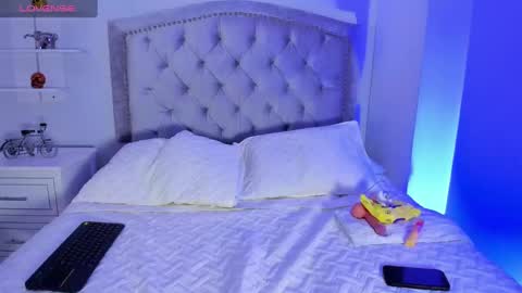 kellyMillian  online show from January 25, 2025, 4:03 pm