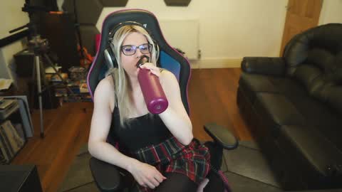 Snapshot of kelseycobalt chatting on December 6, 2024, 9:46 pm kelseycobalt online show from December 6, 2024, 9:46 pm