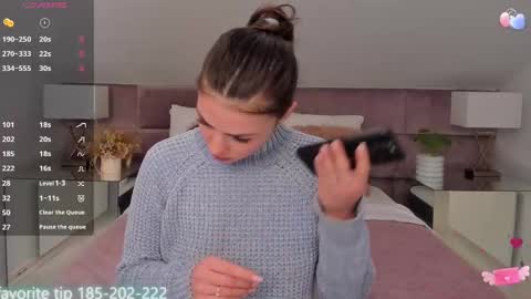 kelsi_di online show from February 12, 2025, 1:37 pm