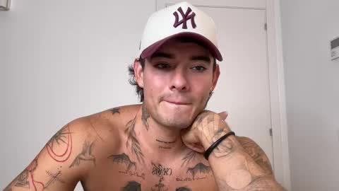 Snapshot of kenboyea_ chatting on October 19, 2025, 4:51 pm luis carlos esteban online show from October 19, 2025, 4:51 pm