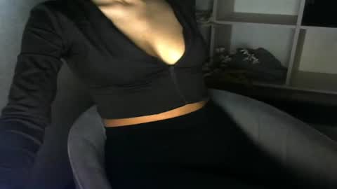 kendal_lips online show from April 15, 2026, 7:54 pm