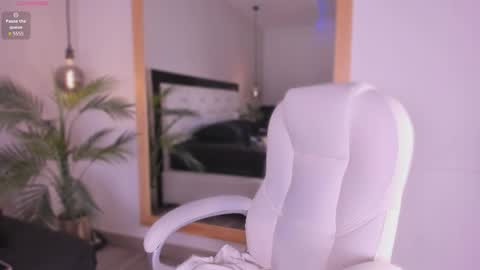    online show from October 25, 2025, 12:02 pm