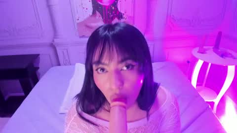 Snapshot of kendall_curves chatting on July 14, 2026, 2:05 am Kendall no Jenner online show from July 14, 2026, 2:05 am