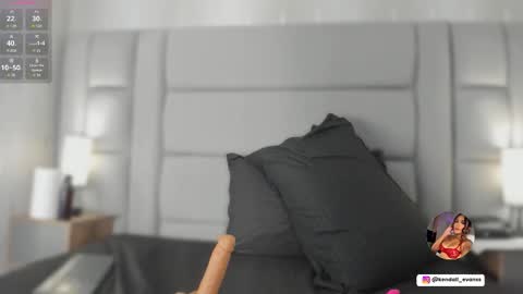 kendall_evanss_ online show from February 15, 2026, 8:27 pm