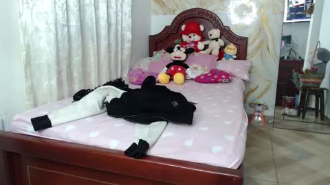 kendall  online show from October 4, 2025, 5:27 am