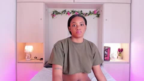 Snapshot of kendallrosse1 chatting on October 14, 2025, 4:13 am Kendal online show from October 14, 2025, 4:13 am