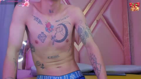 Snapshot of kendalltaylorr chatting on December 31, 2024, 2:29 am Kendall and Taylor online show from December 31, 2024, 2:29 am