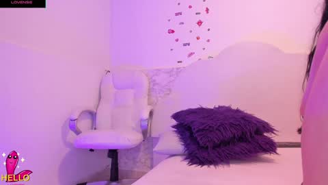 Snapshot of kendalltaylorr chatting on January 15, 2025, 6:01 am Kendall and Taylor online show from January 15, 2025, 6:01 am