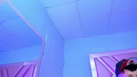 Snapshot of kendalltaylorr chatting on February 9, 2025, 2:49 am Kendall and Taylor online show from February 9, 2025, 2:49 am