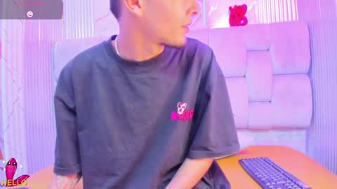 Snapshot of kendalltaylorr chatting on February 14, 2025, 6:23 am Kendall and Taylor online show from February 14, 2025, 6:23 am