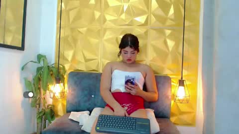 K E N D R A  online show from January 27, 2025, 6:52 am