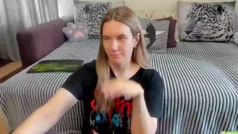 Kendra online show from May 18, 2026, 4:29 am