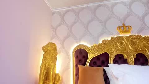 Kendral  online show from October 7, 2025, 4:53 am