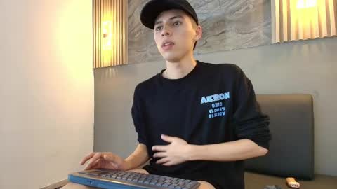 kenny_hank online show from April 8, 2026, 4:01 am