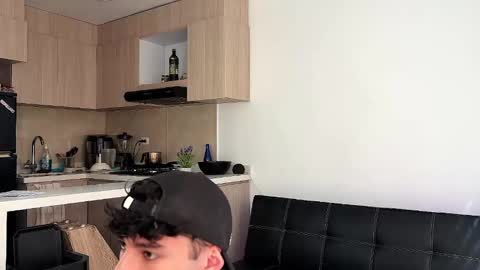 Snapshot of kens_boys chatting on October 31, 2025, 7:04 pm Jeronimo y Felipe online show from October 31, 2025, 7:04 pm