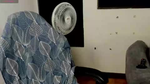 Snapshot of kent_rushell chatting on September 12, 2025, 12:44 am kent_rushell online show from September 12, 2025, 12:44 am