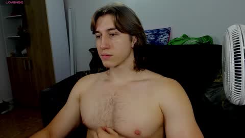 Snapshot of kent_rushell chatting on November 7, 2025, 12:43 am kent_rushell online show from November 7, 2025, 12:43 am