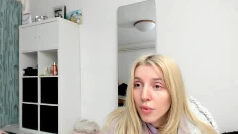Kenzie online show from May 10, 2026, 1:49 pm