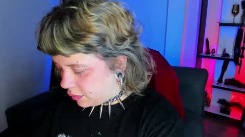 Kenzie online show from November 25, 2025, 5:07 am