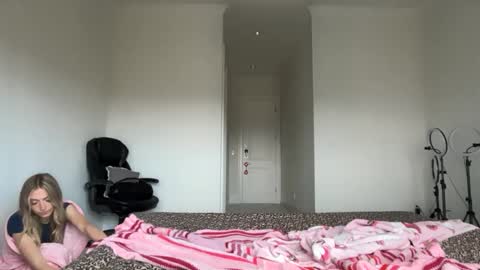 Snapshot of kenziesmithh chatting on September 9, 2025, 3:11 pm kenziesmithh online show from September 9, 2025, 3:11 pm