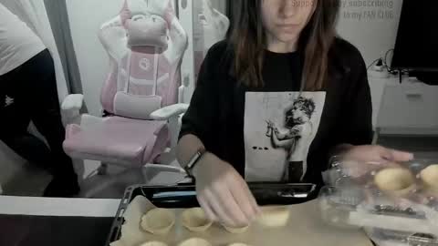 kesh_mne online show from September 9, 2025, 5:01 pm