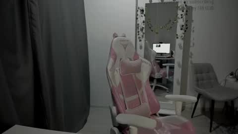 kesh_mne online show from September 12, 2025, 3:45 pm