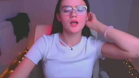 Snapshot of ketrin_pirsss chatting on December 20, 2024, 1:36 am Ketrin online show from December 20, 2024, 1:36 am