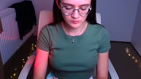 Snapshot of ketrin_pirsss chatting on December 21, 2024, 4:30 am Ketrin online show from December 21, 2024, 4:30 am