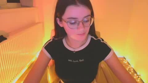 Snapshot of ketrin_pirsss chatting on January 14, 2025, 4:25 am Ketrin online show from January 14, 2025, 4:25 am