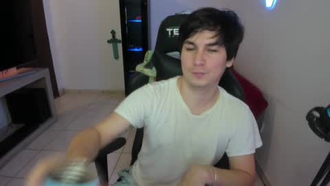 Snapshot of kevin873s chatting on October 29, 2025, 11:39 pm Kevin online show from October 29, 2025, 11:39 pm