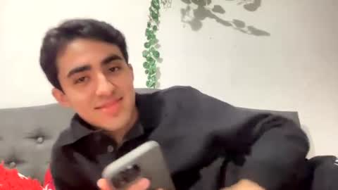 Snapshot of kevin9090604771 chatting on January 22, 2025, 4:02 am kev online show from January 22, 2025, 4:02 am