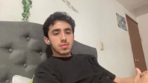 Snapshot of kevin9090604771 chatting on February 5, 2025, 3:23 am kev online show from February 5, 2025, 3:23 am