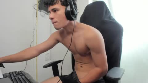 kevin_adrian01 online show from June 2, 2026, 7:38 pm