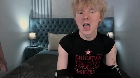 Snapshot of kevinm1lky chatting on November 7, 2025, 1:33 pm Kevin online show from November 7, 2025, 1:33 pm