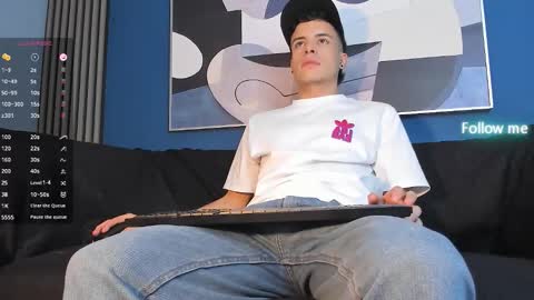 Snapshot of kevinn_blue chatting on September 21, 2025, 10:00 pm Sexy Hot Kevin online show from September 21, 2025, 10:00 pm