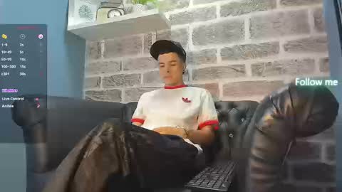 Snapshot of kevinn_blue chatting on September 23, 2025, 9:07 pm Sexy Hot Kevin online show from September 23, 2025, 9:07 pm