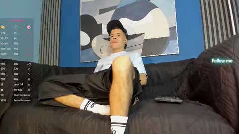 Snapshot of kevinn_blue chatting on October 11, 2025, 10:19 pm Sexy Hot Kevin online show from October 11, 2025, 10:19 pm