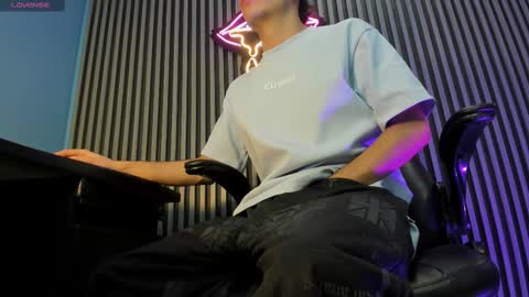 Snapshot of kevinn_blue chatting on October 22, 2025, 9:25 pm Sexy Hot Kevin online show from October 22, 2025, 9:25 pm