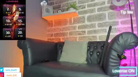 Snapshot of kevinn_blue chatting on November 7, 2025, 6:52 pm Sexy Hot Kevin online show from November 7, 2025, 6:52 pm