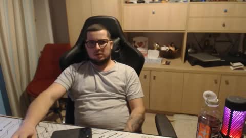 Snapshot of kevinnlovely chatting on October 15, 2025, 7:25 pm Kevinn online show from October 15, 2025, 7:25 pm