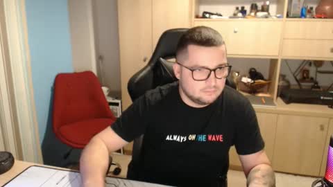 Snapshot of kevinnlovely chatting on October 19, 2025, 6:30 pm Kevinn online show from October 19, 2025, 6:30 pm