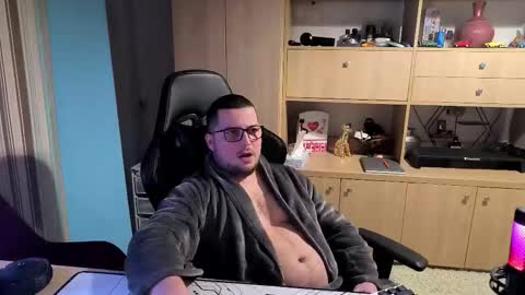 Snapshot of kevinnlovely chatting on October 21, 2025, 9:48 pm Kevinn online show from October 21, 2025, 9:48 pm