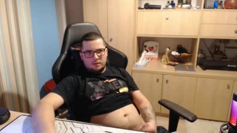 Snapshot of kevinnlovely chatting on October 22, 2025, 7:24 pm Kevinn online show from October 22, 2025, 7:24 pm