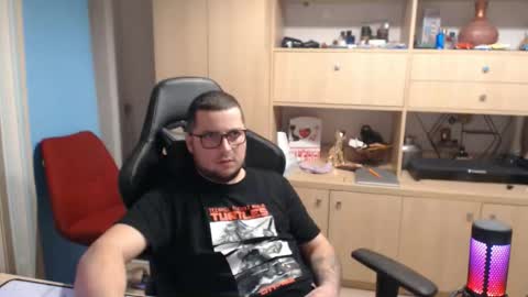 Snapshot of kevinnlovely chatting on October 27, 2025, 8:35 pm Kevinn online show from October 27, 2025, 8:35 pm