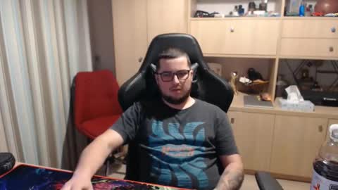 Snapshot of kevinnlovely chatting on October 30, 2025, 9:59 pm Kevinn online show from October 30, 2025, 9:59 pm