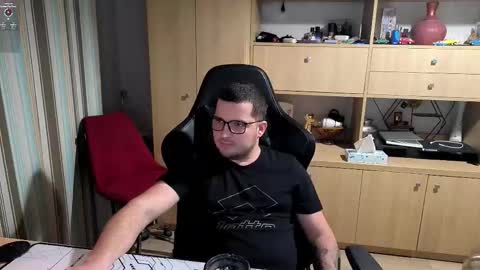 Snapshot of kevinnlovely chatting on November 3, 2025, 9:16 pm Kevinn online show from November 3, 2025, 9:16 pm