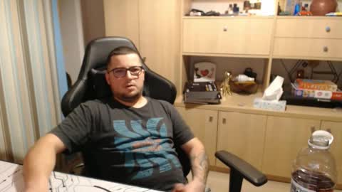 Snapshot of kevinnlovely chatting on November 8, 2025, 10:08 pm Kevinn online show from November 8, 2025, 10:08 pm