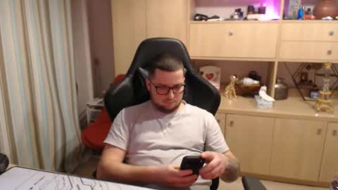 Snapshot of kevinnlovely chatting on November 11, 2025, 8:53 pm Kevinn online show from November 11, 2025, 8:53 pm